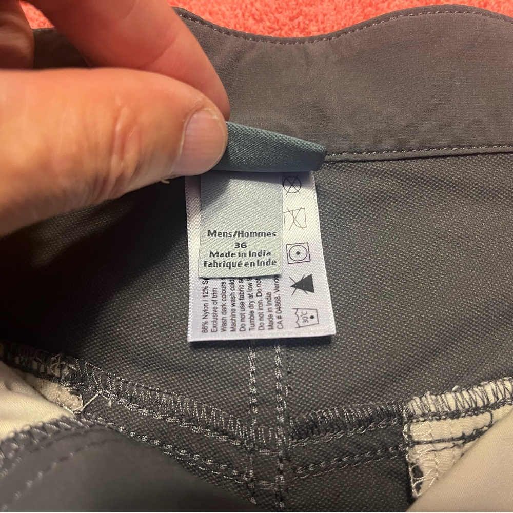Mountain Equipment Co-op Softshell Hiking/Climbing Capris, 34-36? - Picture 4 of 10